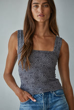 Load image into Gallery viewer, Seamless Love Tank Top
