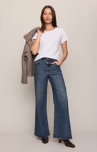Load image into Gallery viewer, The Stunner Mid Rise Wide Leg
