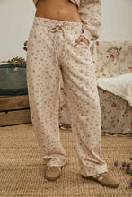 Load image into Gallery viewer, Ditsy Floral Wide Leg Pant
