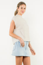Load image into Gallery viewer, Farah Vest - Cream
